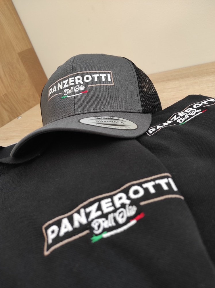 Broderie sur casquettes et polos en Normandie pour Panzerotti Dell'Olio